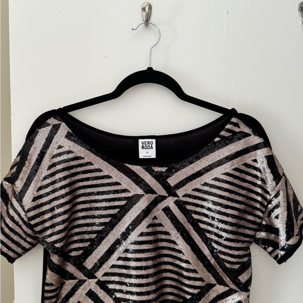 Vero Moda Black and Silver Geometric Top
